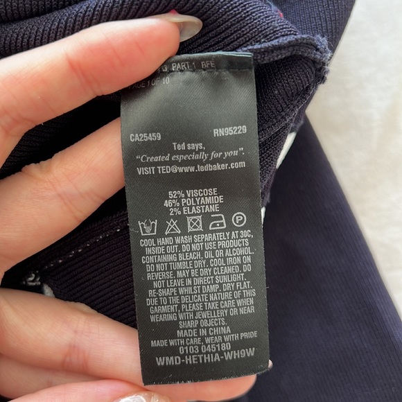 ✨TED BAKER✨ Hethia Pleat Knit Dress Navy & White - Picture 8 of 9